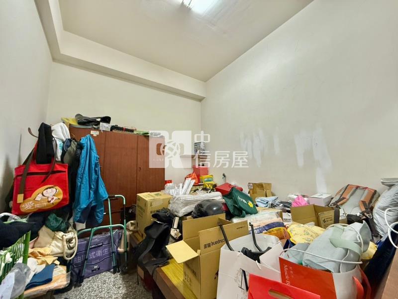 太平家樂福旁大地坪七房美透天房屋室內格局與周邊環境