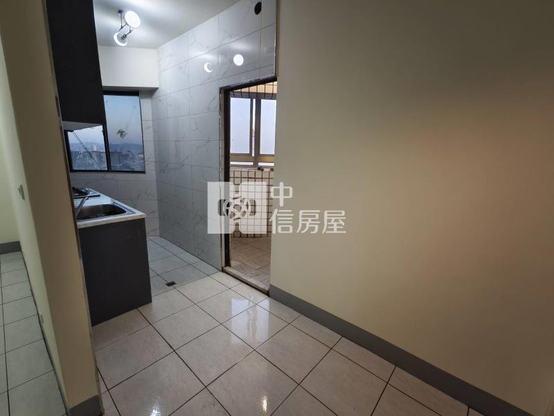 華勛全新整理電梯三房房屋室內格局與周邊環境
