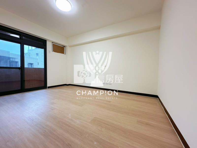 東明路電梯大三房房屋室內格局與周邊環境