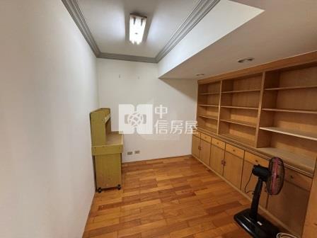 屏東房屋-博愛路車位美樓房屋室內格局與周邊環境