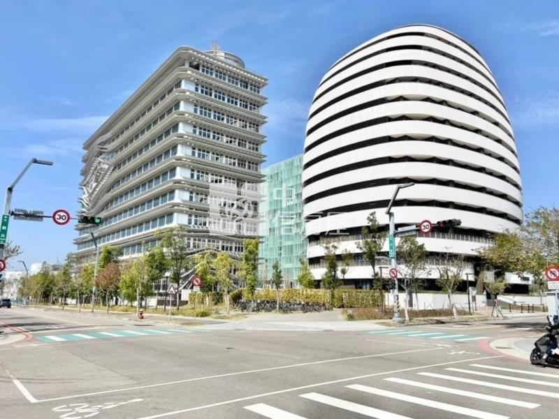 水湳經貿地101坪獨棟店王房屋室內格局與周邊環境