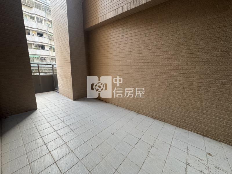 南屯超大露台2房車房屋室內格局與周邊環境
