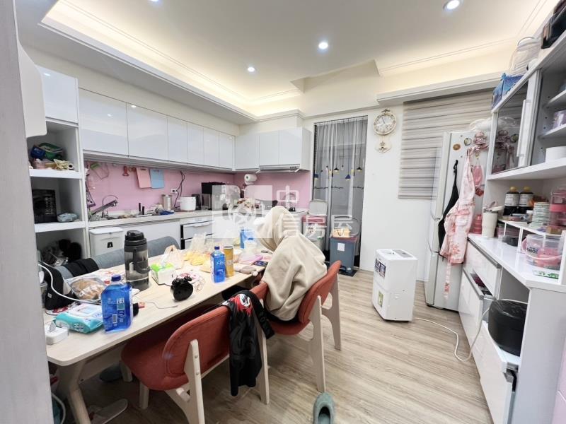 近忠貞市場美裝潢4房透天房屋室內格局與周邊環境