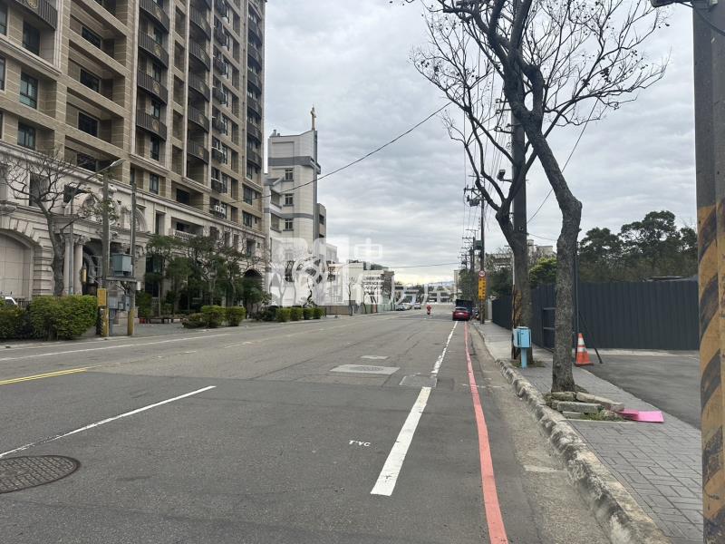 正20米路角地特目用地1-3樓具營業效益房屋室內格局與周邊環境
