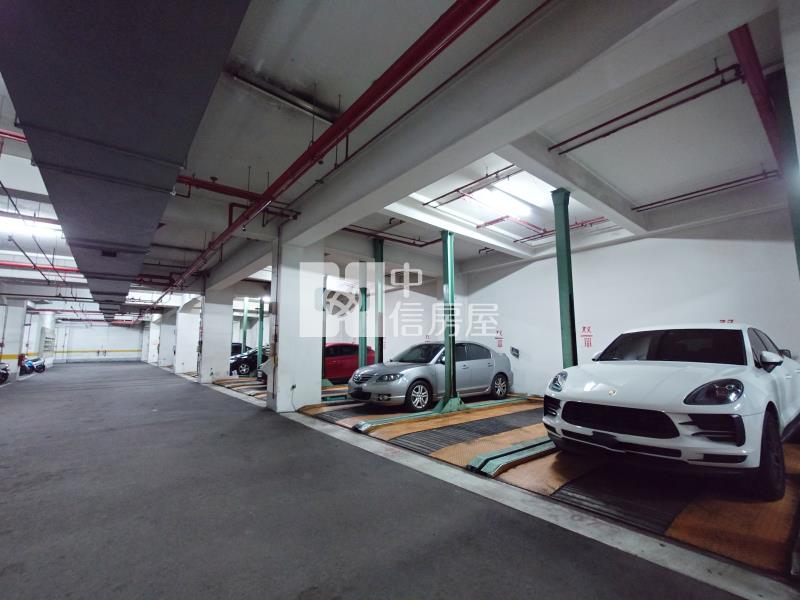 公園城市採光三房休旅車位房屋室內格局與周邊環境