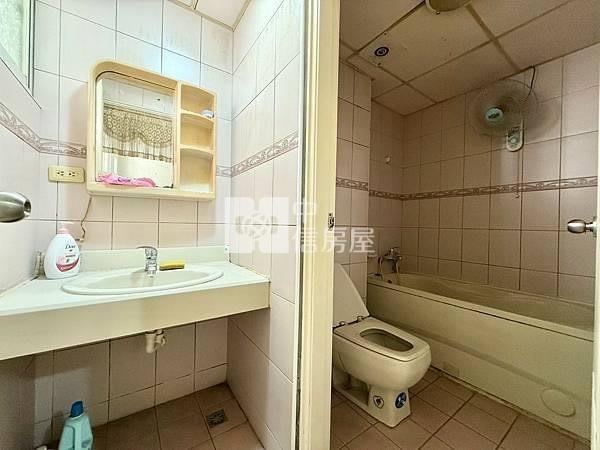 (皇城園邸)中央公園輕屋齡漂亮4房平車美廈房屋室內格局與周邊環境