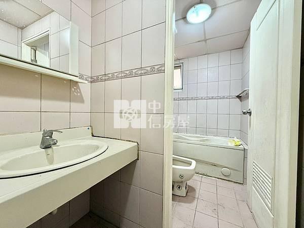 (皇城園邸)中央公園輕屋齡漂亮4房平車美廈房屋室內格局與周邊環境