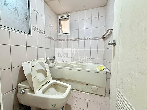 (皇城園邸)中央公園輕屋齡漂亮4房平車美廈房屋室內格局與周邊環境