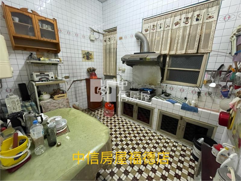 鐵馬道車庫透天房屋室內格局與周邊環境