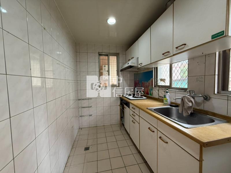 楊梅薪加坡二樓3+1房~使用空間大房屋室內格局與周邊環境