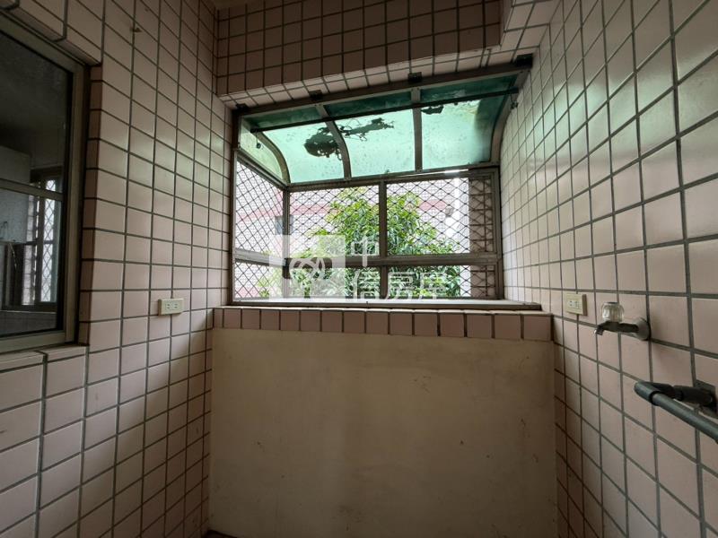 楊梅薪加坡二樓3+1房~使用空間大房屋室內格局與周邊環境