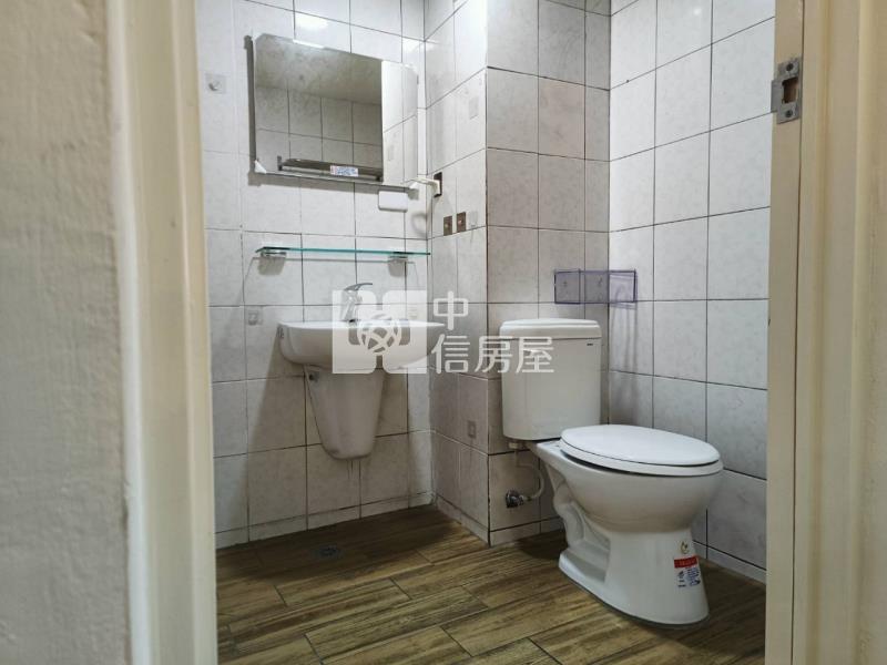 中鋼華廈三房+平車房屋室內格局與周邊環境