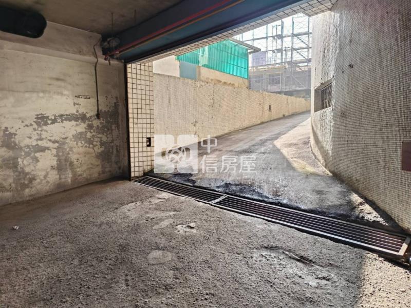 中鋼華廈三房+平車房屋室內格局與周邊環境