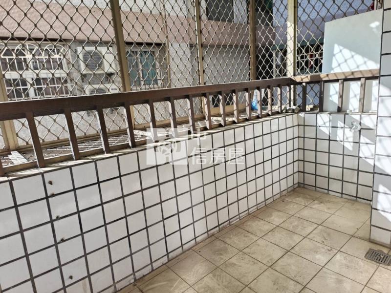 中鋼華廈三房+平車房屋室內格局與周邊環境