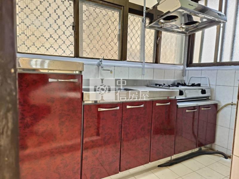 中鋼華廈三房+平車房屋室內格局與周邊環境