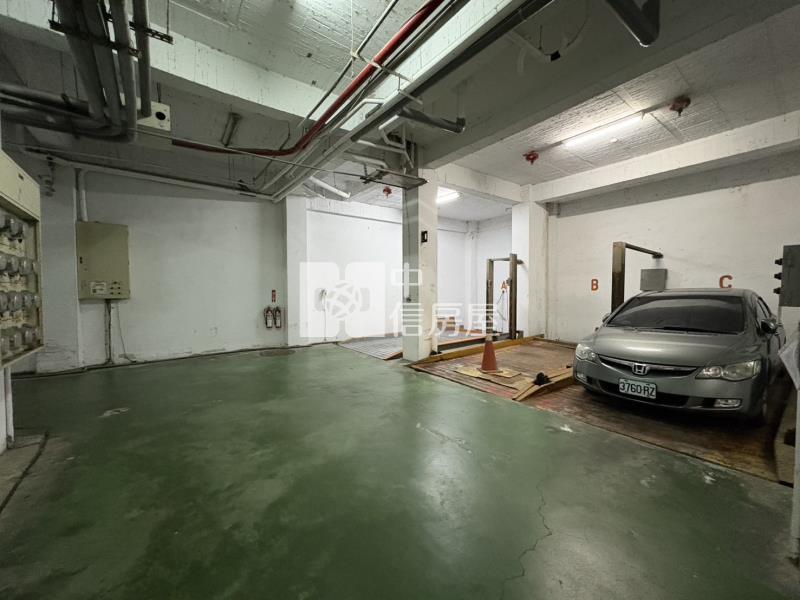 大業國中三房車位房屋室內格局與周邊環境
