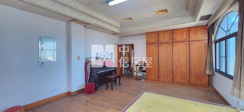 高雄農舍《阿蓮總裁豪邸-合法農舍》房屋室內格局與周邊環境