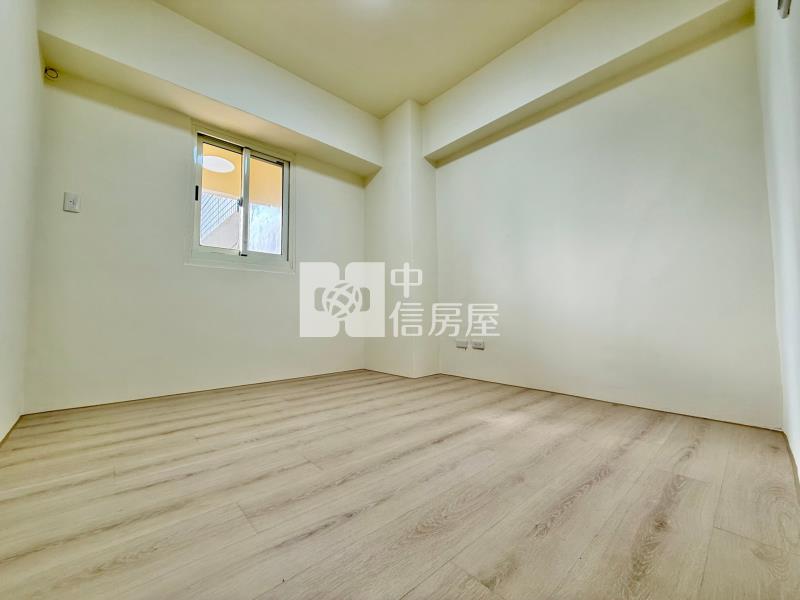 正五期棒球場｜入門玄關明亮通透使用33坪大四房捷運宅房屋室內格局與周邊環境