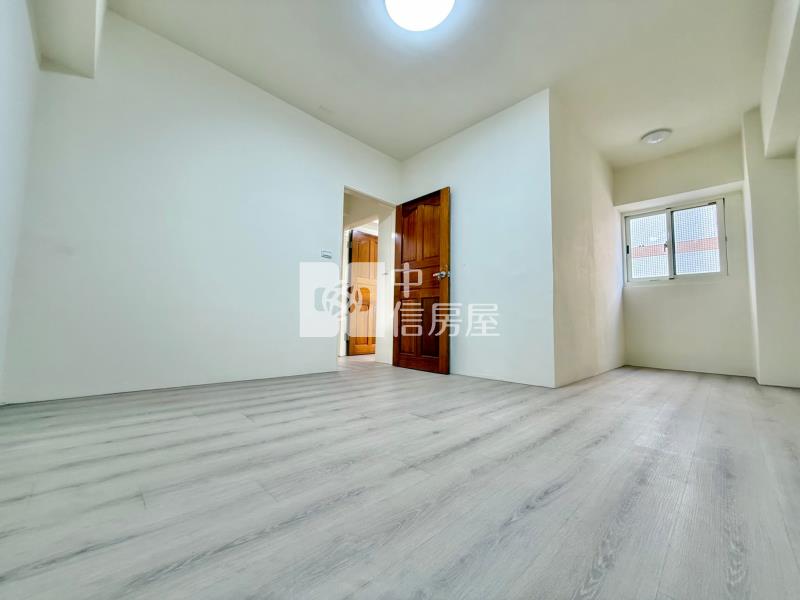 正五期棒球場｜入門玄關明亮通透使用33坪大四房捷運宅房屋室內格局與周邊環境