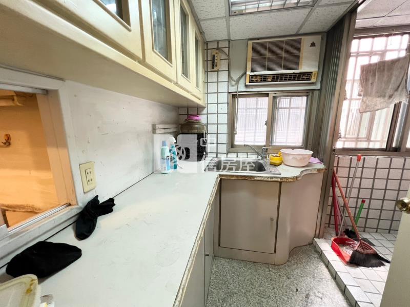 北屯路金鑽雙車住辦大樓房屋室內格局與周邊環境
