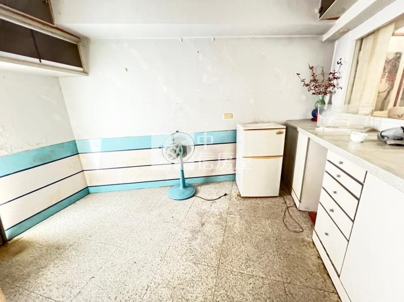 北屯路金鑽雙車住辦大樓房屋室內格局與周邊環境