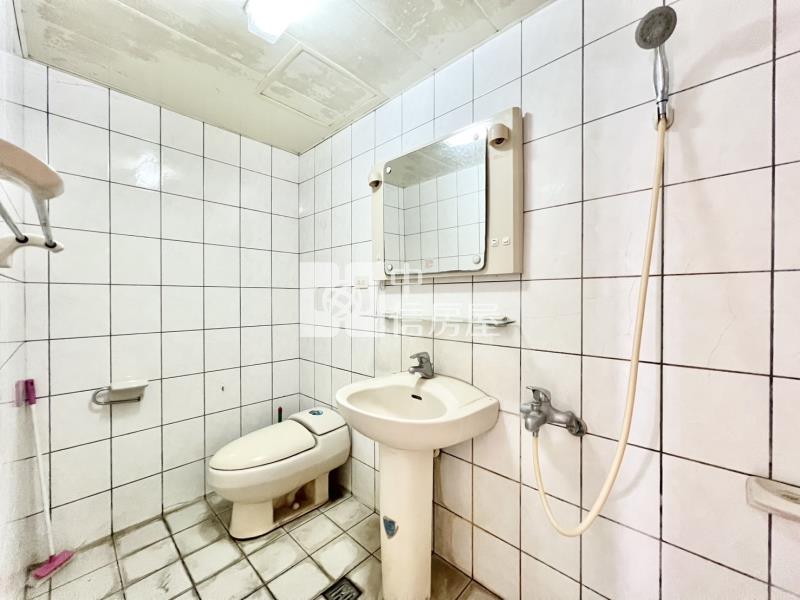 嶺東春揚大第採光四房房屋室內格局與周邊環境