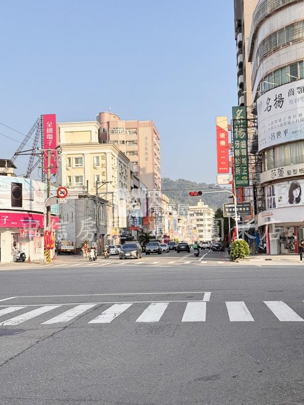 豐東企業總部大地標房屋室內格局與周邊環境