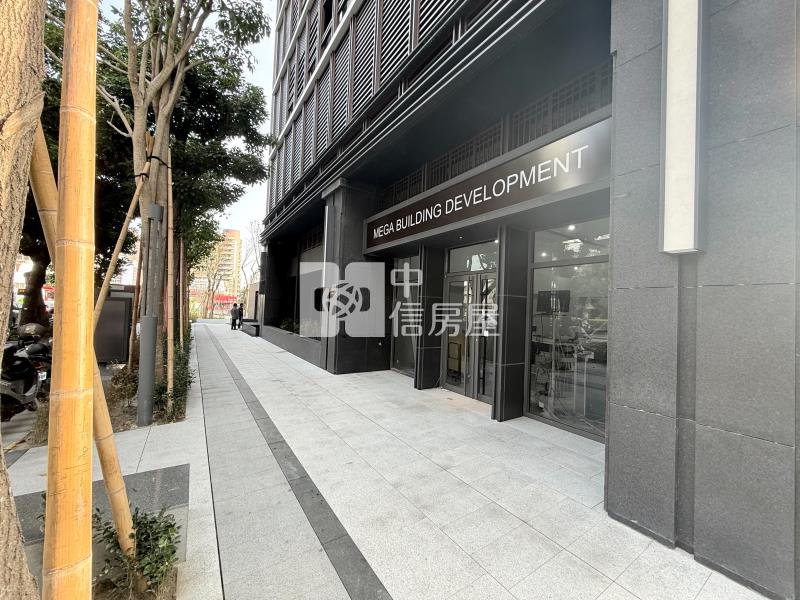勤美旁正台灣大道邊間大面寬金店房屋室內格局與周邊環境