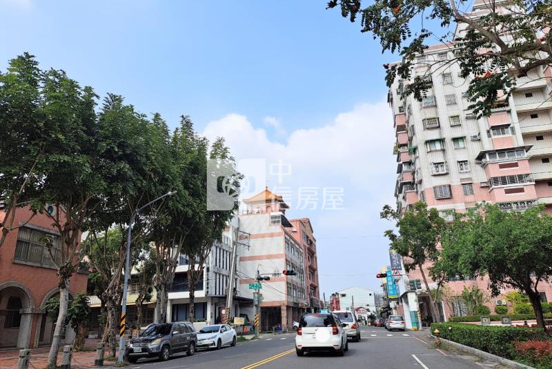 近旗山老街無尾巷需整修透天房屋室內格局與周邊環境