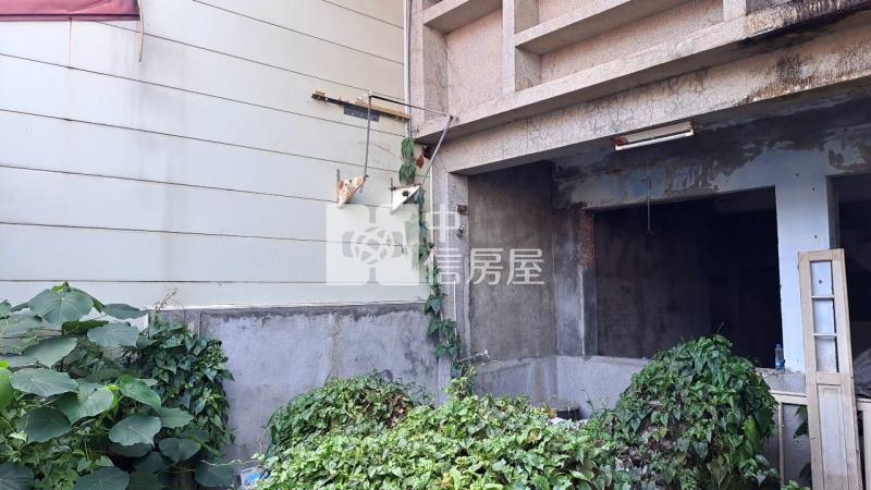 近旗山老街無尾巷需整修透天房屋室內格局與周邊環境