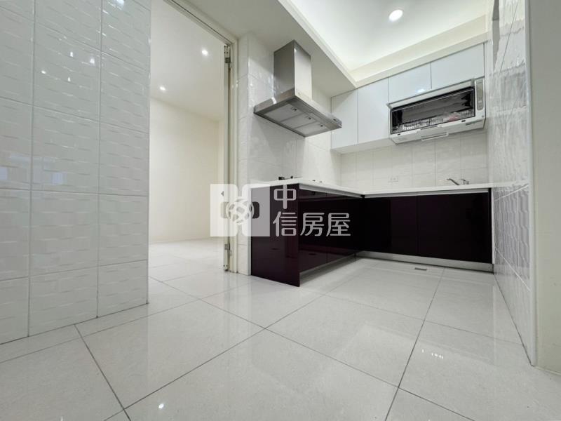 近美術館臨路美透天房屋室內格局與周邊環境