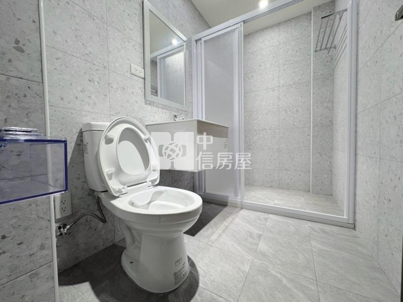 近美術館臨路美透天房屋室內格局與周邊環境