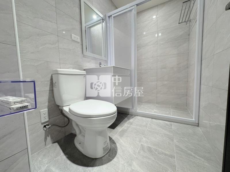 近美術館臨路美透天房屋室內格局與周邊環境