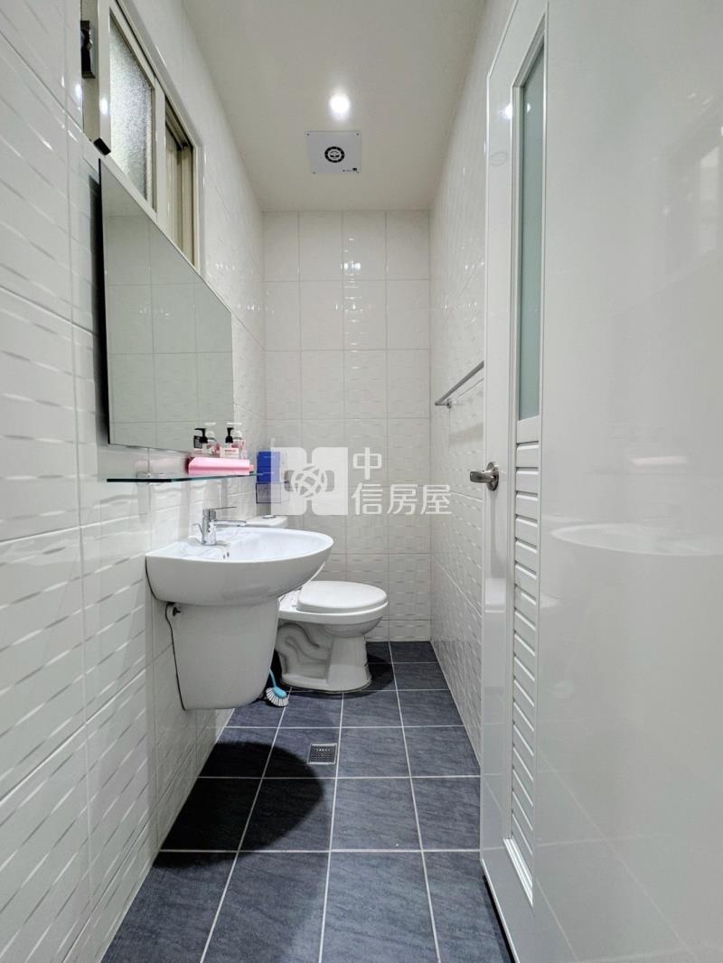 近美術館臨路美透天房屋室內格局與周邊環境