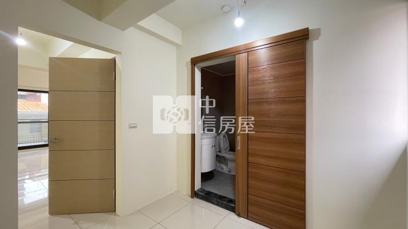 中國醫朝南全新透天房屋室內格局與周邊環境