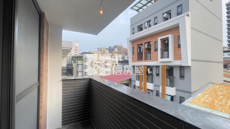 中國醫朝南全新透天房屋室內格局與周邊環境
