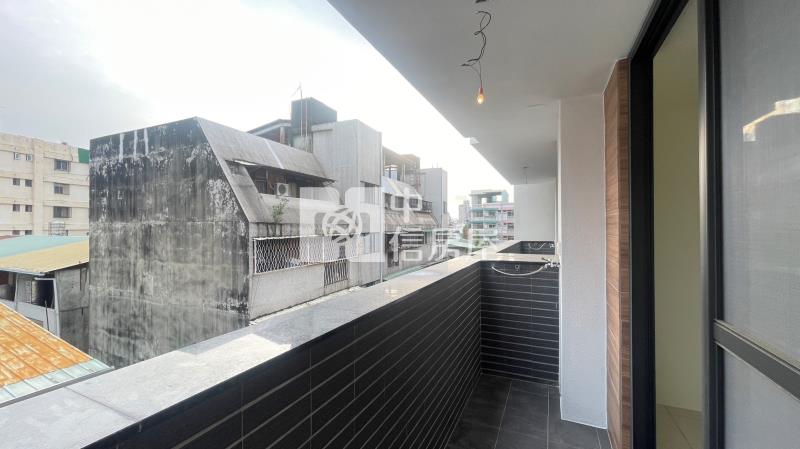 中國醫朝南全新透天房屋室內格局與周邊環境