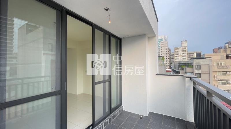 中國醫朝南全新透天房屋室內格局與周邊環境