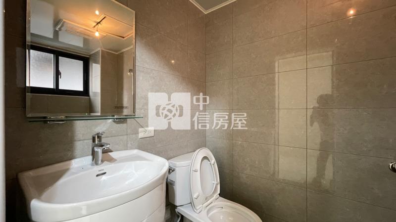 中國醫朝南全新透天房屋室內格局與周邊環境