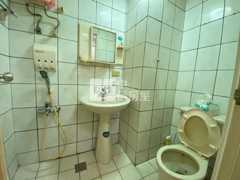 (黎明春秋)黎明商圈陽台美套房房屋室內格局與周邊環境