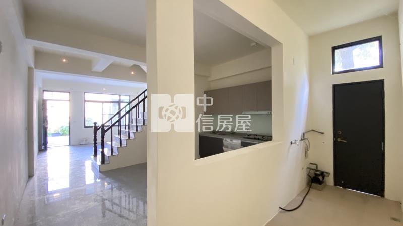 高鐵特區全新別墅房屋室內格局與周邊環境