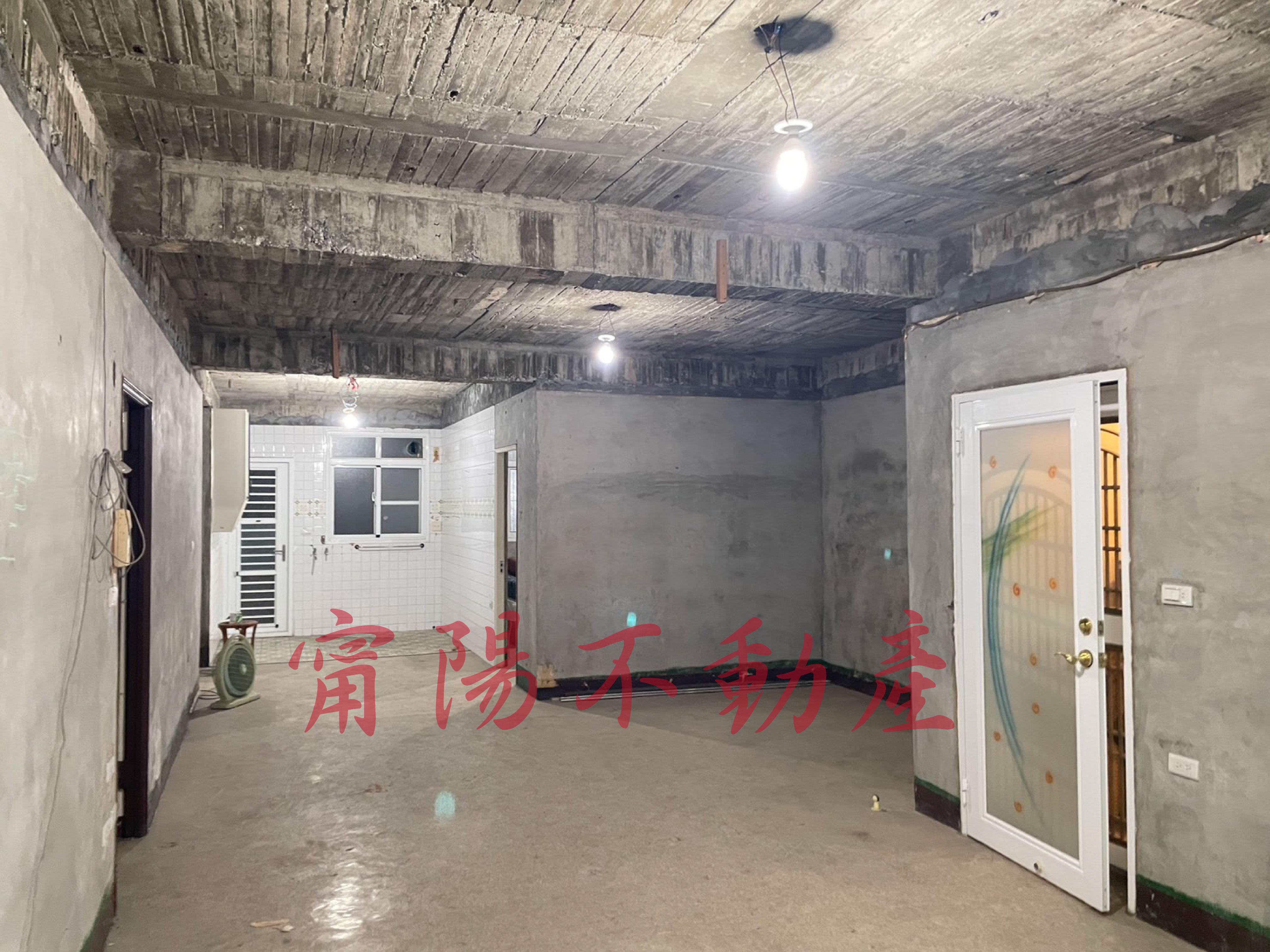 三多商圈超值4+1房房屋室內格局與周邊環境