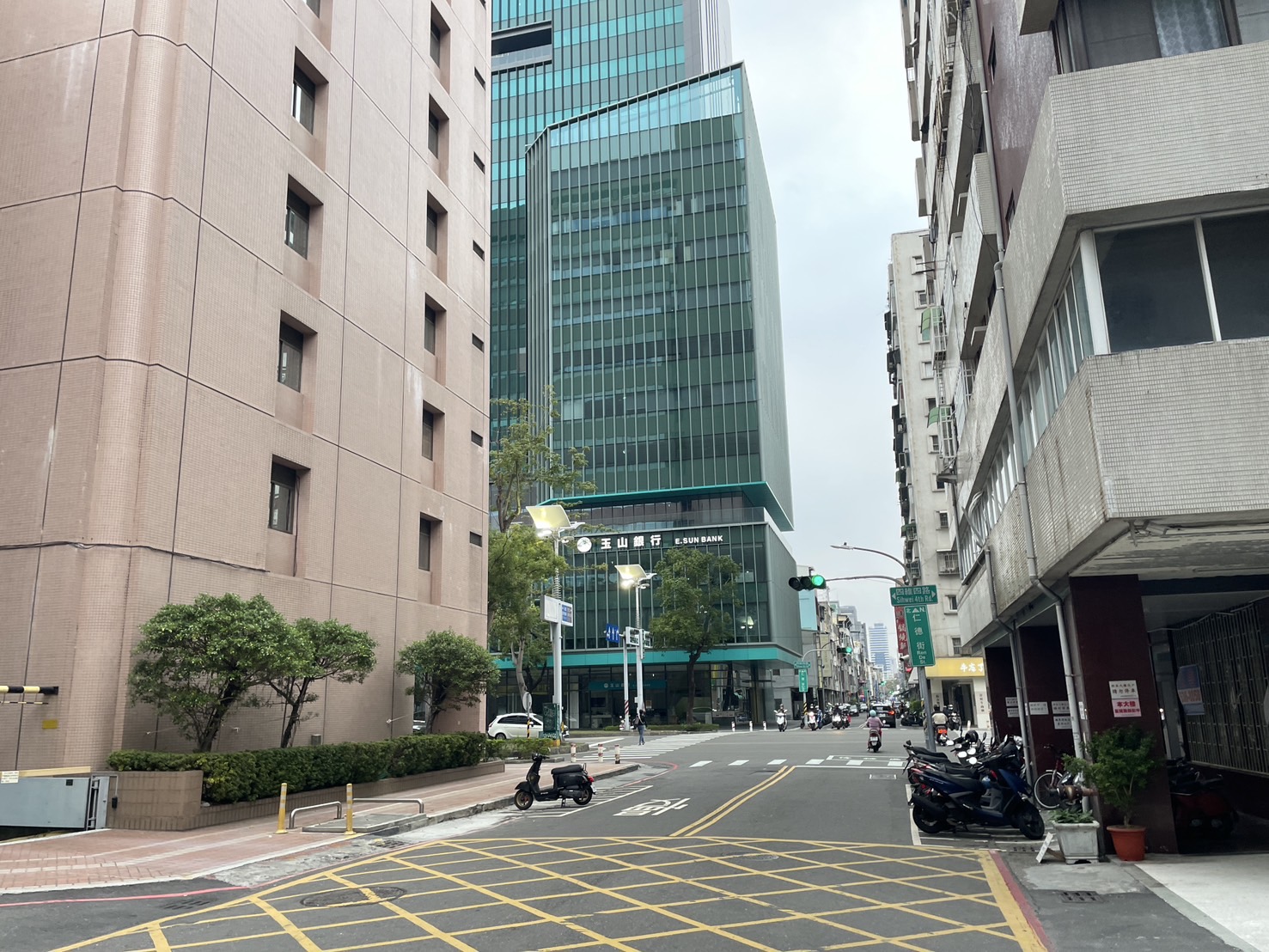 三多商圈超值4+1房房屋室內格局與周邊環境