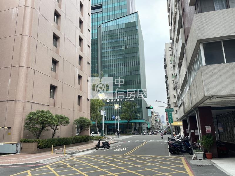 專約近三多商圈4+1房房屋室內格局與周邊環境