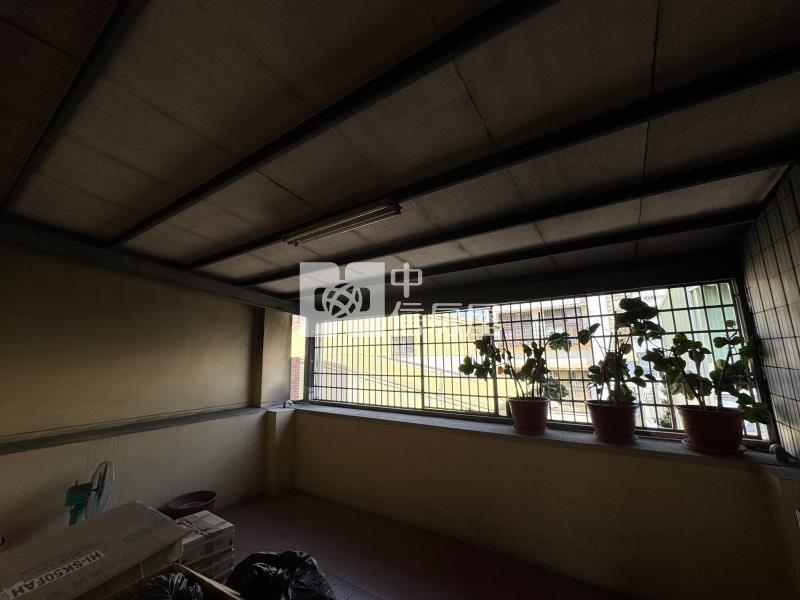 崇倫國中旁大面寬震後孝親透天房屋室內格局與周邊環境