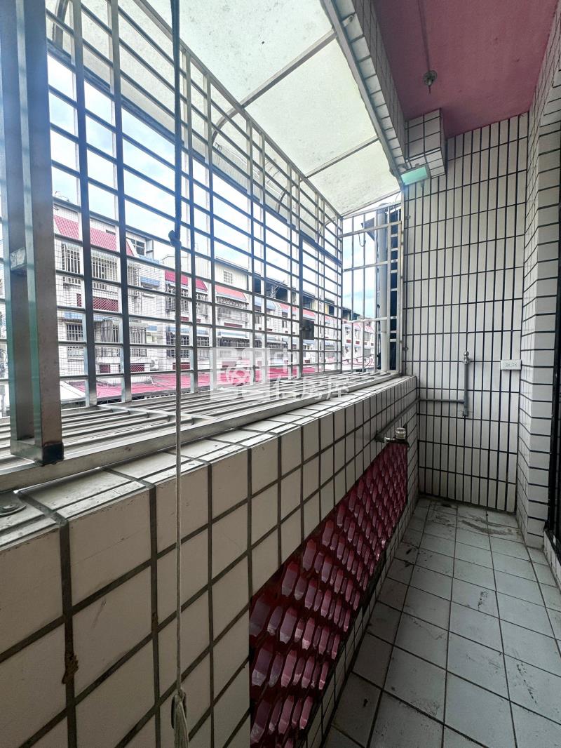 斗六縣政府旁車庫別墅房屋室內格局與周邊環境