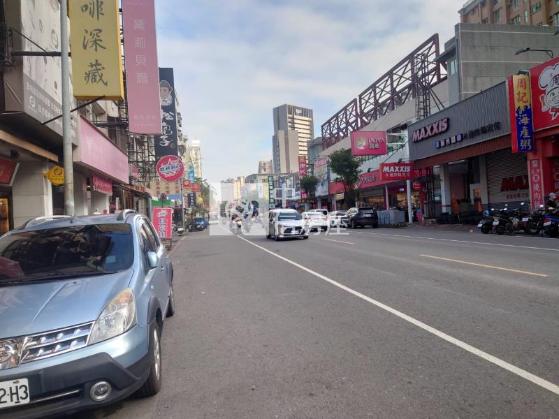 鳳山青年路精華店面房屋室內格局與周邊環境
