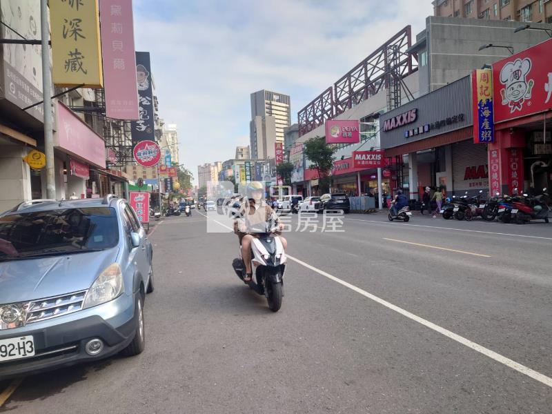 鳳山青年路精華店面房屋室內格局與周邊環境