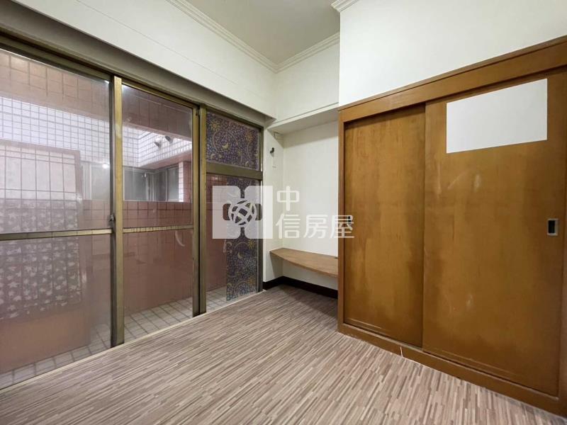 楊梅愛買交流道電梯3房車房屋室內格局與周邊環境