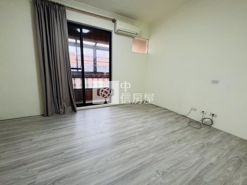 近好市多上疊別墅房屋室內格局與周邊環境